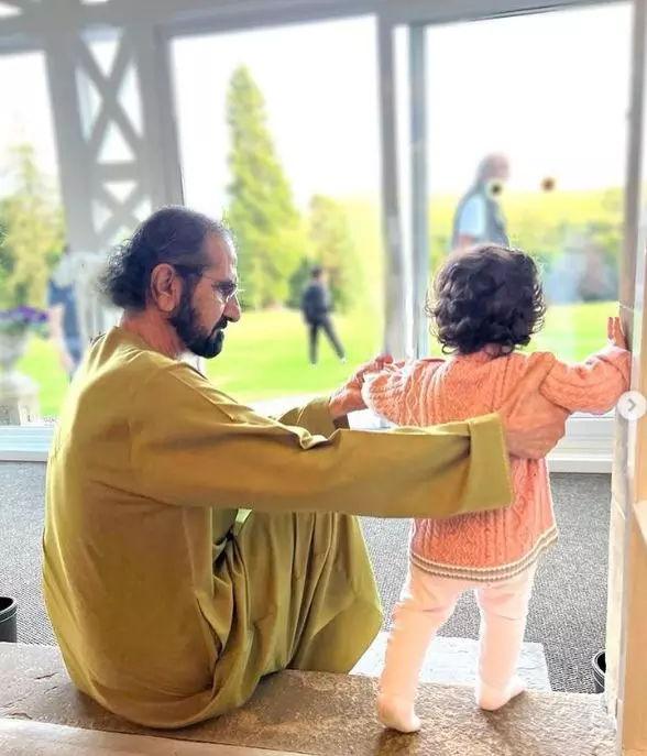 ഇംഗ്ലണ്ടിൽ അവധി ആഘോഷം; ദുബൈ രാജകുടുംബത്തിന്റ ചിത്രങ്ങൾ ആഘോഷമാക്കി ആരാധകർ ഇംഗ്ലണ്ടിൽ അവധി ആഘോഷം; ദുബൈ രാജകുടുംബത്തിന്റ ചിത്രങ്ങൾ ആഘോഷമാക്കി ആരാധകർ