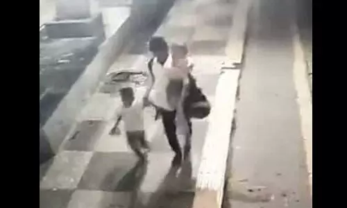 ഉറങ്ങിക്കിടന്ന ഭാര്യയെ ട്രെയിനിന് മുന്നിലേക്ക് തള്ളിയിട്ട് കൊന്ന് ഭർത്താവ് മക്കളുമായി കടന്നു