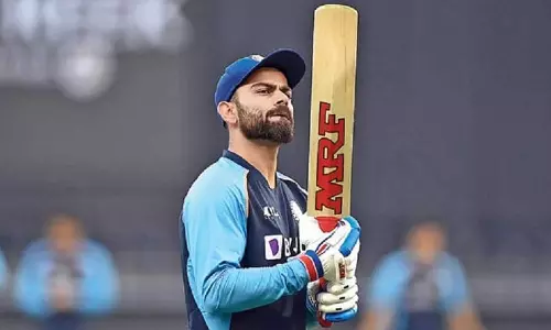 വിമർശകരുടെ വായടപ്പിച്ച് അയാൾ തിരിച്ചുവരും; കോഹ്ലിയെ പിന്തുണച്ച് രവി ശാസ്ത്രി വിമർശകരുടെ വായടപ്പിച്ച് അയാൾ തിരിച്ചുവരും; കോഹ്ലിയെ പിന്തുണച്ച് രവി ശാസ്ത്രി