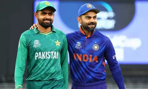 കോഹ്ലിയുമായി താരതമ്യം ചെയ്യാൻ ബാബർ ആയിട്ടില്ല: വസീം അക്രം കോഹ്ലിയുമായി താരതമ്യം ചെയ്യാൻ ബാബർ ആയിട്ടില്ല: വസീം അക്രം