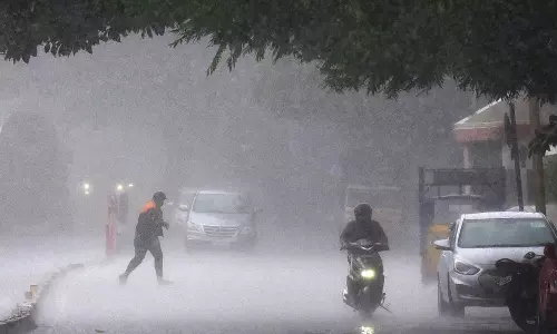 സംസ്ഥാനത്തെ മഴ മുന്നറിയിപ്പിൽ മാറ്റം; ആറ് ജില്ലകളിൽ ഓറഞ്ച് അലർട്ട് സംസ്ഥാനത്തെ മഴ മുന്നറിയിപ്പിൽ മാറ്റം; ആറ് ജില്ലകളിൽ ഓറഞ്ച് അലർട്ട്