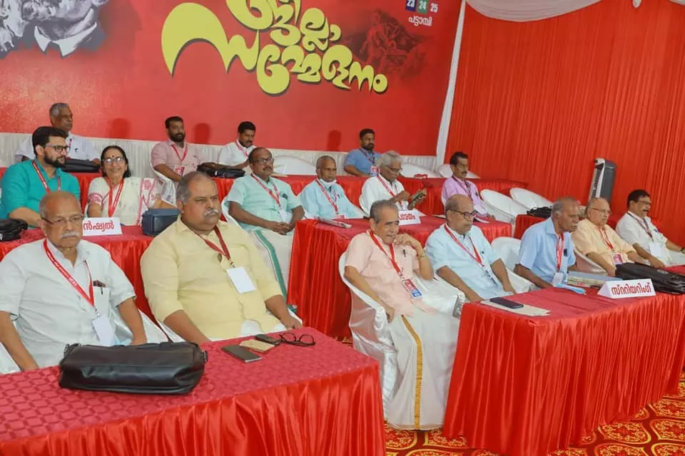 പൊലീസിനെ ആഭ്യന്തരവകുപ്പ് കയറൂരി വിട്ടിരിക്കുന്നു; സി.പി.ഐ പാലക്കാട് സമ്മേളനത്തിൽ വിമർശനം പൊലീസിനെ ആഭ്യന്തരവകുപ്പ് കയറൂരി വിട്ടിരിക്കുന്നു; സി.പി.ഐ പാലക്കാട് സമ്മേളനത്തിൽ വിമർശനം