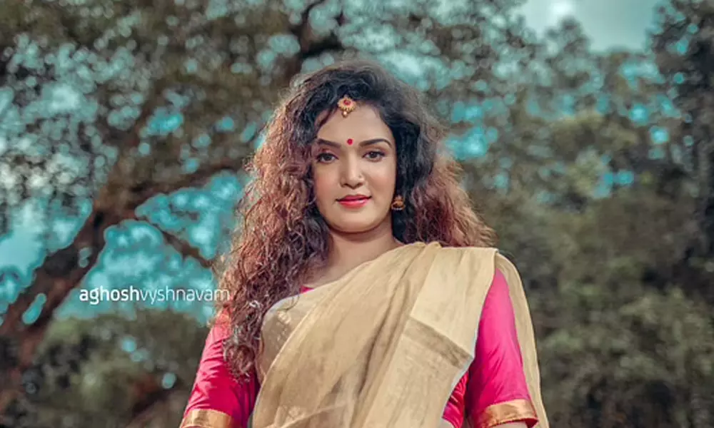 നടി ഹണി റോസിനായി തമിഴ്നാട്ടില്‍ ക്ഷേത്രം പണിത് ആരാധകന്‍