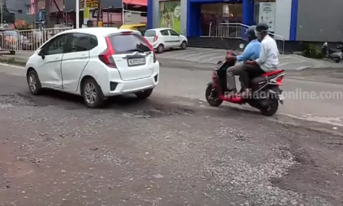 കുഴിയെണ്ണി മടുത്ത് ജനം; കോടതി പറഞ്ഞിട്ടും കാര്യമില്ലേ?