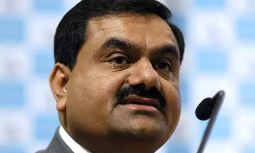 ഒരു വർഷം, കടത്തിൽ 40 ശതമാനം വർധന; അദാനി ഗ്രൂപ്പ് എങ്ങോട്ടാണ്? ഒരു വർഷം, കടത്തിൽ 40 ശതമാനം വർധന; അദാനി ഗ്രൂപ്പ് എങ്ങോട്ടാണ്?