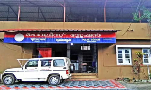 പത്താം ക്ളാസ് വിദ്യാർത്ഥിനിയെ പീഡിപ്പിച്ച് ഗർഭിണിയാക്കി; 19കാരൻ അറസ്റ്റിൽ പത്താം ക്ളാസ് വിദ്യാർത്ഥിനിയെ പീഡിപ്പിച്ച് ഗർഭിണിയാക്കി; 19കാരൻ അറസ്റ്റിൽ