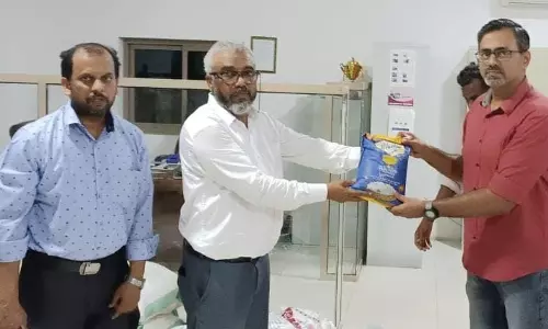 ദുരിതത്തിലായ തൊഴിലാളികൾക്ക് ഭക്ഷ്യവിഭവങ്ങളെത്തിച്ച് പ്രവാസി വെൽഫെയർ.