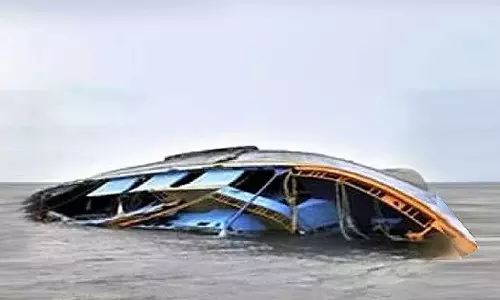 വടകര ചോമ്പാലയിൽ തോണി മറിഞ്ഞ് രണ്ടു മരണം