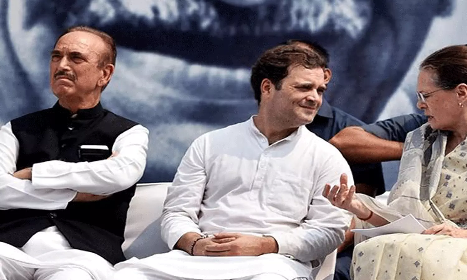 2014 തെരഞ്ഞെടുപ്പ് തോൽവിക്ക് കാരണം രാഹുലിന്റെ കുട്ടിക്കളി, സോണിയ പേരിന് മാത്രം അധ്യക്ഷ; രാജിക്കത്തിലും കോൺഗ്രസിനെ കടന്നാക്രമിച്ച് ഗുലാംനബി ആസാദ്