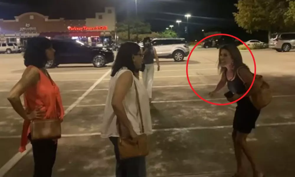 നിങ്ങള് ഇന്ത്യക്കാര് ഇവിടെ മുക്കിലും മൂലയിലുമുണ്ട്, എനിക്ക് നിങ്ങളെ വെറുപ്പാണ്; ഇന്ത്യന് വനിതകള്ക്ക് നേരെ അമേരിക്കയില് വംശീയ അധിക്ഷേപവും അക്രമവും; വീഡിയോ വൈറല്, പിന്നാലെ അറസ്റ്റ് നിങ്ങള് ഇന്ത്യക്കാര് ഇവിടെ മുക്കിലും മൂലയിലുമുണ്ട്, എനിക്ക് നിങ്ങളെ വെറുപ്പാണ്; ഇന്ത്യന് വനിതകള്ക്ക് നേരെ അമേരിക്കയില് വംശീയ അധിക്ഷേപവും അക്രമവും; വീഡിയോ വൈറല്, പിന്നാലെ അറസ്റ്റ്