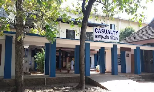 മതിയായ ജീവനക്കാരില്ല; ആലുവ സർക്കാർ ആശുപത്രിയിൽ രോഗികൾ വലയുന്നു