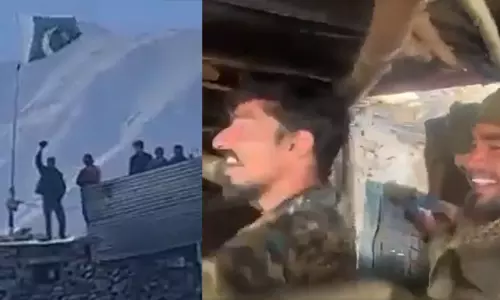 സ്നേഹാഘോഷങ്ങള്‍ക്ക് അതിര്‍ത്തിയില്ല; സിദ്ദു മൂസേവാലയുടെ ഗാനത്തിന് ചുവടുവെച്ച് കൈവീശി ചിരിച്ച് ഇന്ത്യ-പാക്ക് സൈനികര്‍