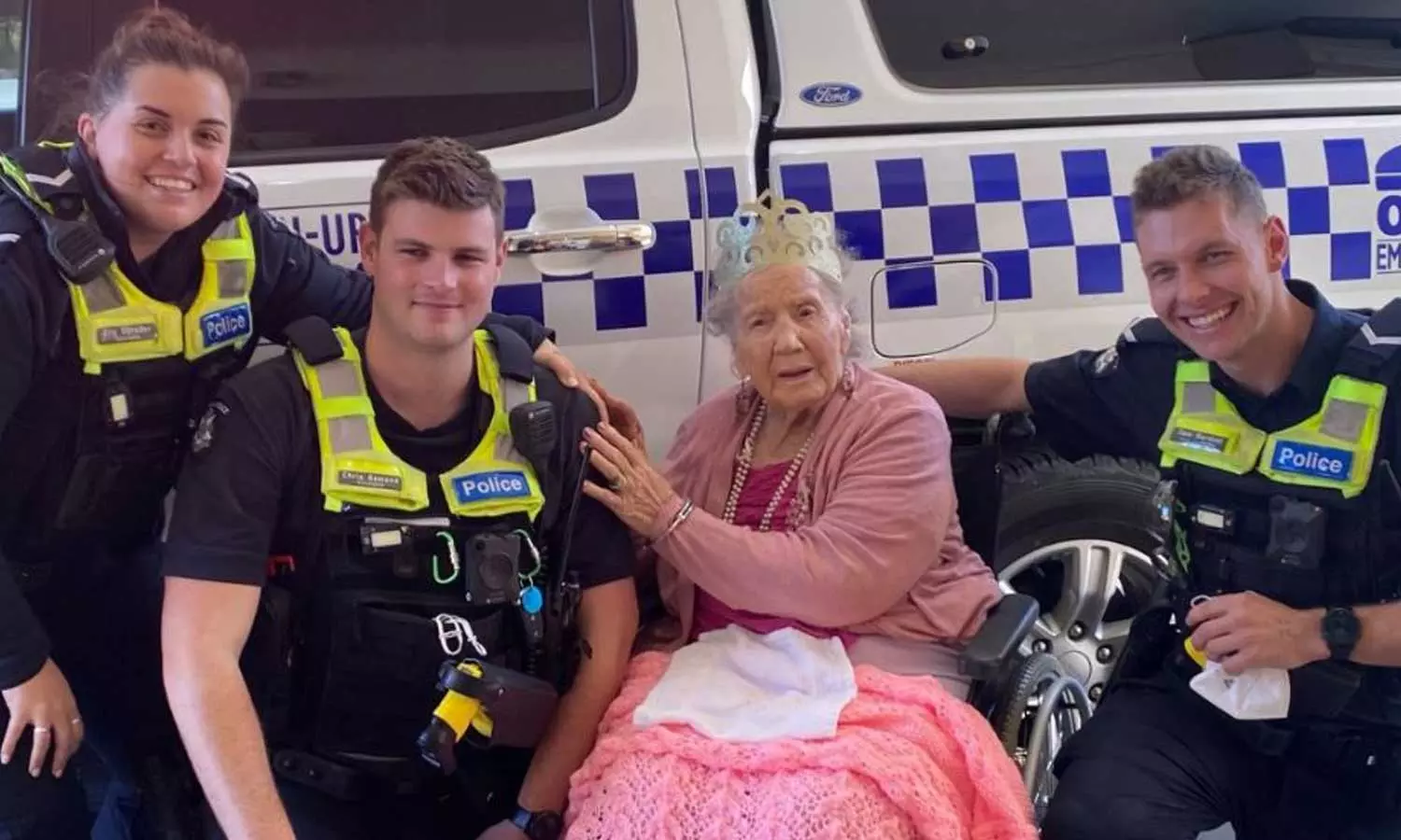 നൂറാം ജന്മദിനത്തിൽ അറസ്റ്റിൽ; വിചിത്രമായ ആഗ്രഹം സഫലമാക്കി ആസ്ട്രേലിയൻ മുത്തശ്ശി നൂറാം ജന്മദിനത്തിൽ അറസ്റ്റിൽ; വിചിത്രമായ ആഗ്രഹം സഫലമാക്കി ആസ്ട്രേലിയൻ മുത്തശ്ശി