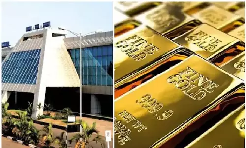 കരിപ്പൂരിൽ വിദേശ കറൻസിയും സ്വർണവും പിടികൂടി