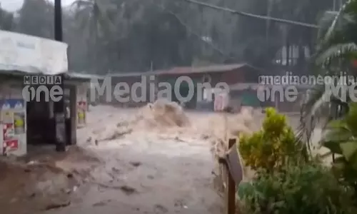 കനത്ത മഴ: മലപ്പുറത്തും കോഴിക്കോടും മലവെള്ളപ്പാച്ചിൽ