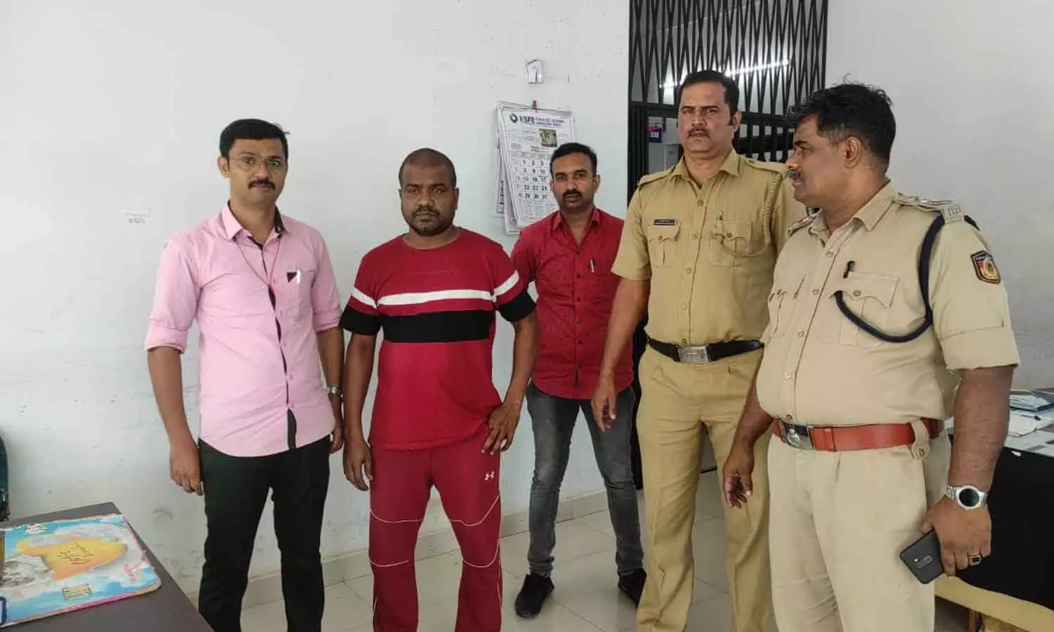 ആലുവ നജാത്ത് ആശുപത്രിയിൽ ആക്രമണം നടത്തി ജനറേറ്റർ യൂണിറ്റും പിക്കപ്പ് വാനും കത്തിച്ച പ്രതി അറസ്റ്റിൽ ആലുവ നജാത്ത് ആശുപത്രിയിൽ ആക്രമണം നടത്തി ജനറേറ്റർ യൂണിറ്റും പിക്കപ്പ് വാനും കത്തിച്ച പ്രതി അറസ്റ്റിൽ