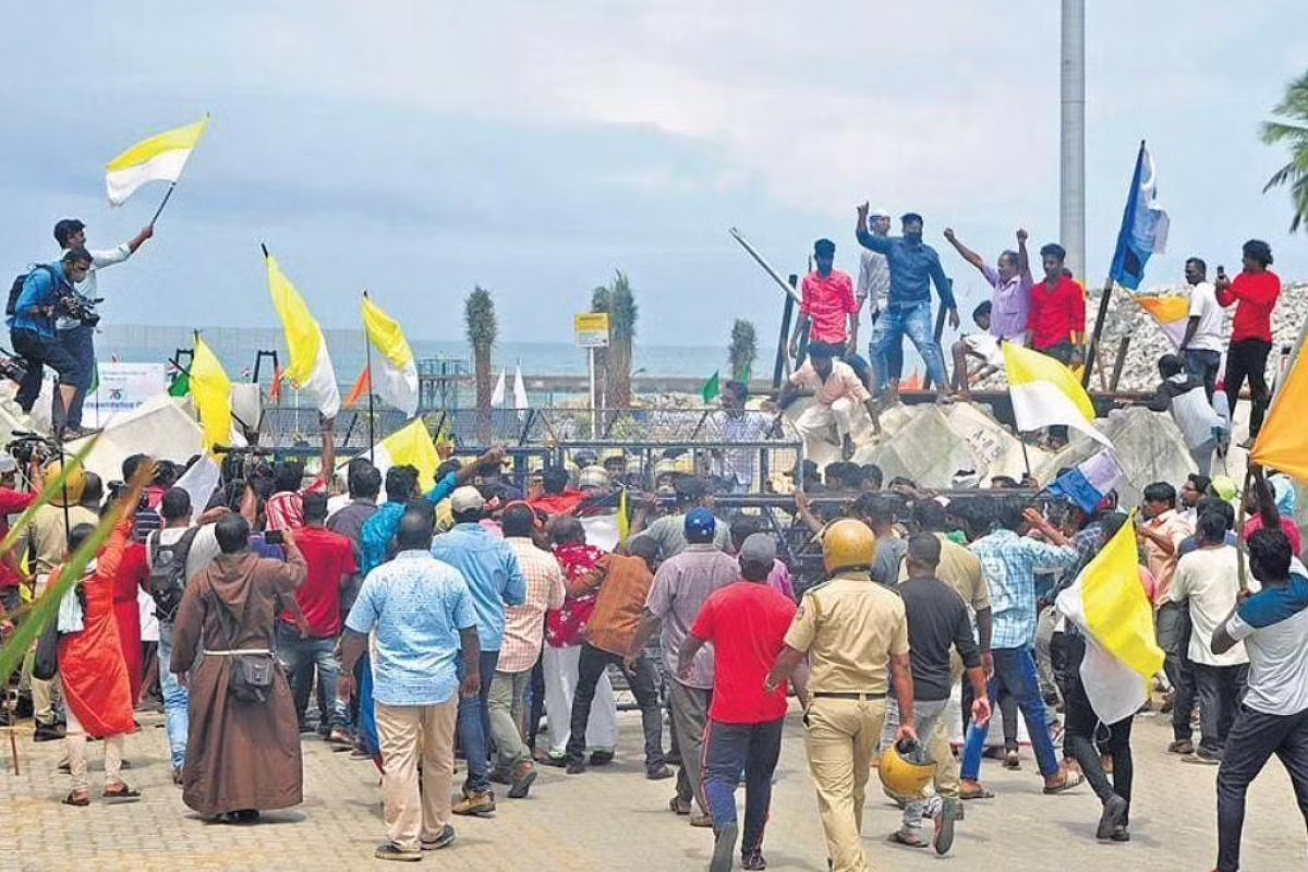 വിഴിഞ്ഞം സമരം: മന്ത്രിതല ചർച്ചയിലേക്ക് ലത്തീൻ സഭാ പ്രതിനിധികൾ എത്തിയില്ല വിഴിഞ്ഞം സമരം: മന്ത്രിതല ചർച്ചയിലേക്ക് ലത്തീൻ സഭാ പ്രതിനിധികൾ എത്തിയില്ല