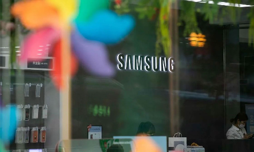 പുതിയ ഡ്യുവൽ‍ സ്ക്രീൻ ഫോൾഡിങ് ഫോണുമായി സാംസങ്