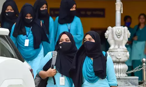 ഹിജാബ് വിലക്ക്‌: കർണാടക ഹൈക്കോടതി വിധിക്കെതിരായ ഹരജി നാളെ സുപ്രിംകോടതി പരിഗണിക്കും