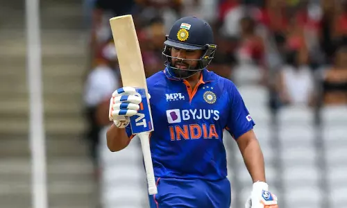 രോഹിത് ശർമ്മ 10 റൺസ് കൂടി നേടിയാൽ....; ഉറ്റുനോക്കി ആരാധകർ