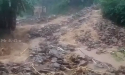 കണ്ണൂരില്‍ രണ്ടിടത്ത് ഉരുള്‍പൊട്ടല്‍; അഞ്ച് കുടുംബങ്ങളെ മാറ്റി പാർപ്പിച്ചു