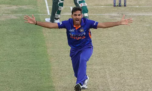 ആദ്യ ഓവറിൽ തന്നെ രണ്ട് റിവ്യൂകൾ: അടിമുടി ആവേശം