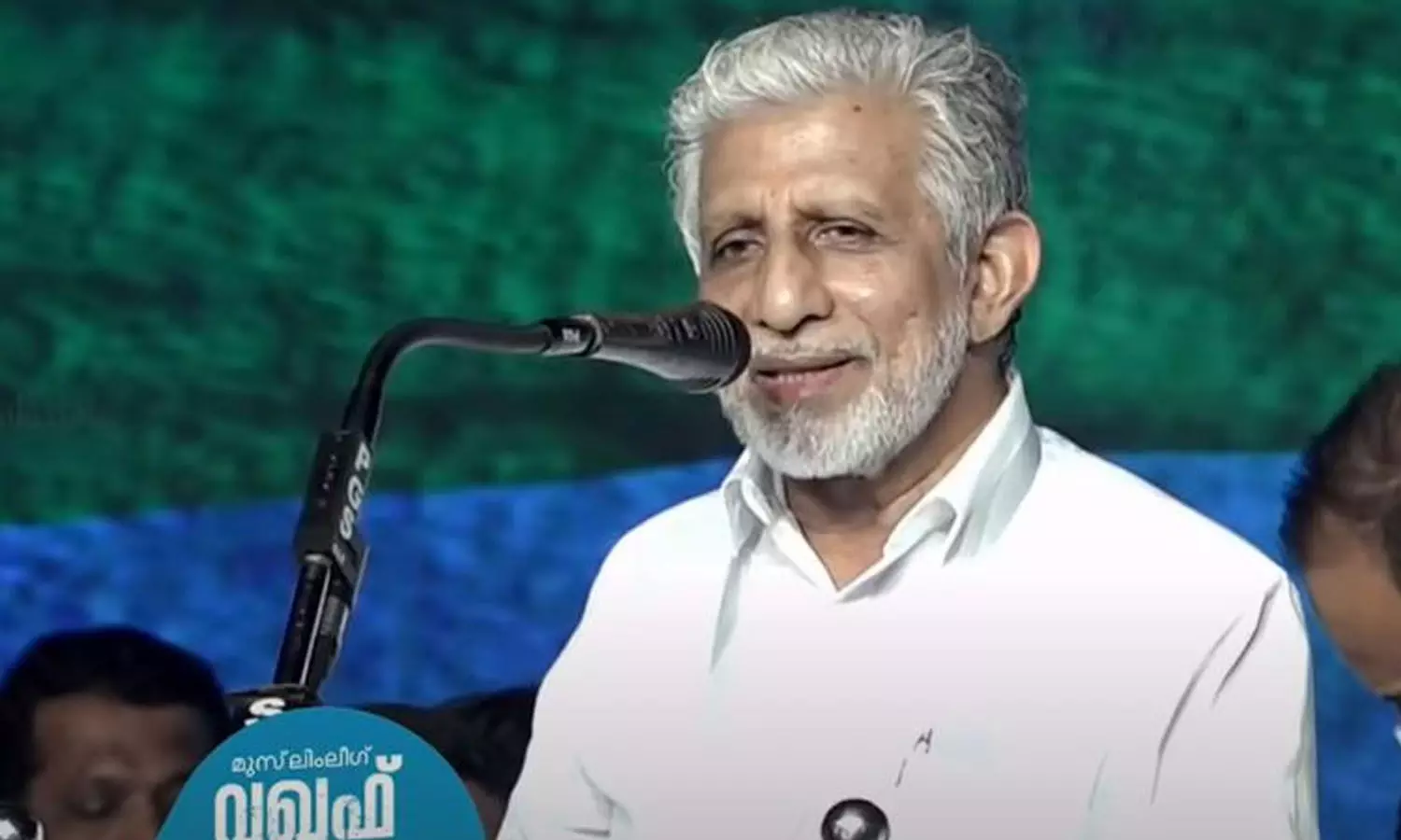 വഖഫ് സ്വത്തുക്കൾ മറയാക്കി നിർമാണത്തിലൂടെ കോടികൾ തട്ടിയെന്ന് പരാതി; ലീഗ് സംസ്ഥാന സെക്രട്ടറിക്കെതിരെ കേസ് വഖഫ് സ്വത്തുക്കൾ മറയാക്കി നിർമാണത്തിലൂടെ കോടികൾ തട്ടിയെന്ന് പരാതി; ലീഗ് സംസ്ഥാന സെക്രട്ടറിക്കെതിരെ കേസ്