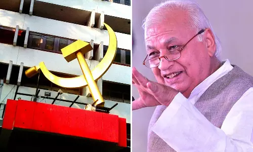 ഗവർണറുമായുള്ള പോരിൽ വിട്ടുവീഴ്ച്ച വേണ്ടെന്ന് സിപിഎം തീരുമാനം ഗവർണറുമായുള്ള പോരിൽ വിട്ടുവീഴ്ച്ച വേണ്ടെന്ന് സിപിഎം തീരുമാനം