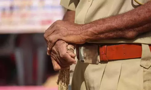 കേസെടുക്കുമെന്ന് ഭീഷണിപ്പെടുത്തി വ്യവസായിയിൽ നിന്ന് അഞ്ചുലക്ഷം തട്ടിയെടുത്തു; കോൺസ്റ്റബിൾ ഉൾപ്പെടെ രണ്ടുപേർ അറസ്റ്റിൽ