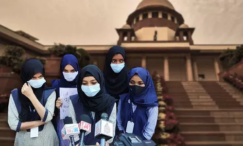 ഹിജാബ് വിലക്ക്: കർണാടക സർക്കാറിന് സുപ്രിംകോടതി നോട്ടീസ് ഹിജാബ് വിലക്ക്: കർണാടക സർക്കാറിന് സുപ്രിംകോടതി നോട്ടീസ്