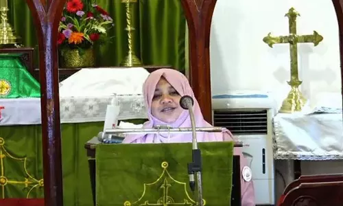 ഞായറാഴ്ച കുർബാനയ്ക്ക് അതിഥിയായി ഷെഹനാസ് പർവീൺ; അപൂര്‍വനിമിഷങ്ങള്‍ക്ക്  സാക്ഷ്യം വഹിച്ച്  കോയമ്പത്തൂർ   സി.എസ്.ഐ പള്ളി