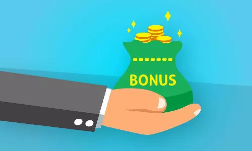 ഓണത്തിന് സർക്കാർ ജീവനക്കാർക്ക് 4000 രൂപ ബോണസ്