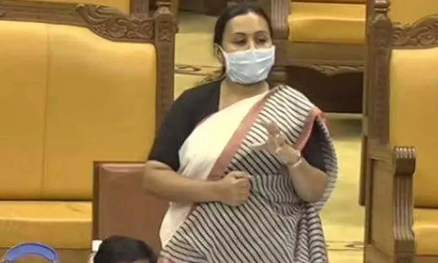 നിയമസഭയിൽ വ്യത്യസ്ത ചോദ്യങ്ങൾക്ക് ഒരേ ഉത്തരം: ഇനി ആവര്ത്തിക്കരുതെന്ന് ആരോഗ്യമന്ത്രിയോട് സ്പീക്കര് നിയമസഭയിൽ വ്യത്യസ്ത ചോദ്യങ്ങൾക്ക് ഒരേ ഉത്തരം: ഇനി ആവര്ത്തിക്കരുതെന്ന് ആരോഗ്യമന്ത്രിയോട് സ്പീക്കര്