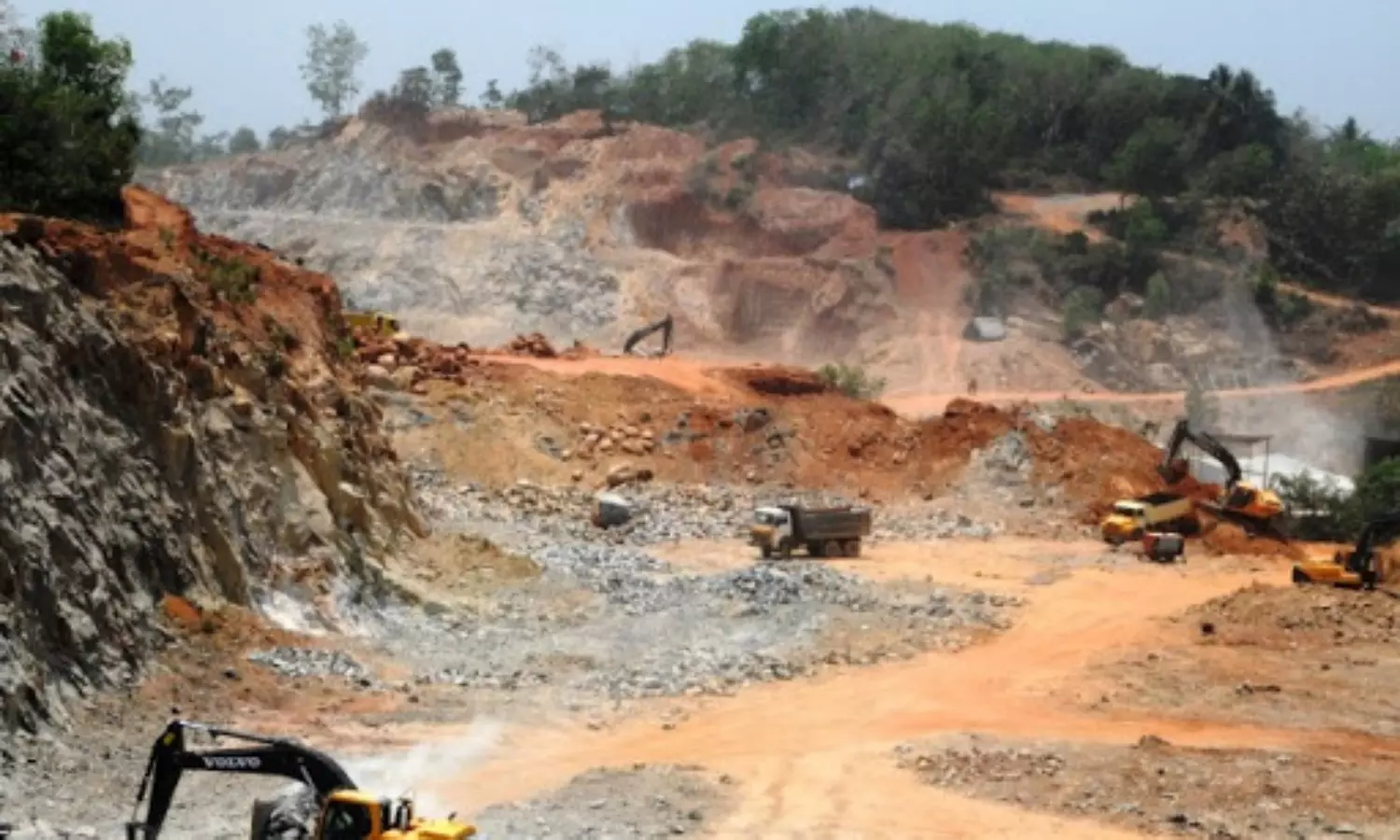 എറണാകുളം ജില്ലയിൽ ക്വാറി പ്രവർത്തനങ്ങൾക്ക് നിരോധനം എറണാകുളം ജില്ലയിൽ ക്വാറി പ്രവർത്തനങ്ങൾക്ക് നിരോധനം