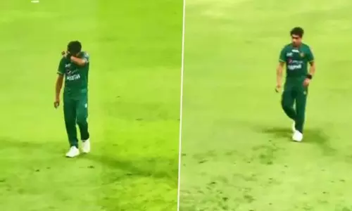 വേദനയിൽ പുളഞ്ഞ് 18-ാം ഓവർ; എന്നിട്ടും ടീം രക്ഷപ്പെട്ടില്ല-ഗ്രൗണ്ടിൽനിന്ന് കരഞ്ഞു മടങ്ങി നസീം ഷാ