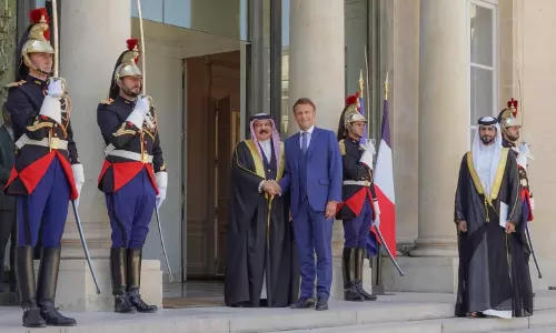 ഔദ്യോഗിക സന്ദർശനത്തിനായി ബഹ്‌റൈൻ രാജാവ് ഫ്രാൻസിൽ