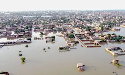 പാകിസ്താനിൽ പ്രളയത്തിൽപ്പെട്ടവരെ കയറ്റിയ ബോട്ട് മറിഞ്ഞ് 13 പേർ മരിച്ചു