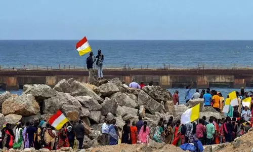 വിഴിഞ്ഞം: 335 കുടുംബങ്ങൾക്ക് 5500 രൂപ മാസവാടക നൽകുമെന്ന് സർക്കാർ; തിരുവനന്തപുരത്ത് വീട് കിട്ടില്ലെന്ന് സമരസമിതി