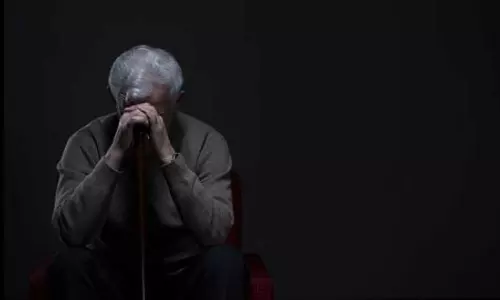 വളർത്തുമകന്റെ മൃതദേഹത്തിനരികെ 82 കാരന്‍   കഴിഞ്ഞത് നാലു ദിവസം; പൊലീസെത്തിയപ്പോൾ കണ്ടത് കരളലിയിക്കുന്ന കാഴ്ച