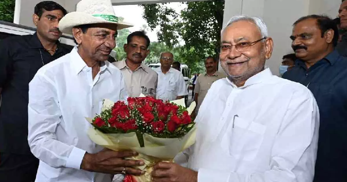 വേണം ബി.ജെ.പി മുക്ത ഭാരതം: വേദി പങ്കിട്ട് നിതീഷ് കുമാറും കെ.സി.ആറും