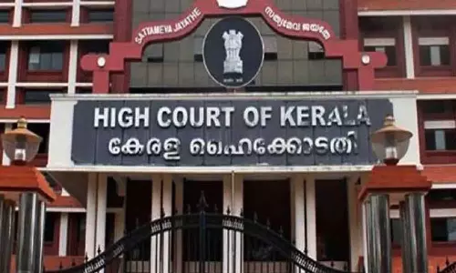 നാഷണൽ ഹൈവേ അറ്റകുറ്റപ്പണി ക്രമക്കേട്: റിപ്പോർട്ട് സമർപ്പിക്കാൻ വിജിലൻസിന് ഹൈക്കോടതി നിർദേശം