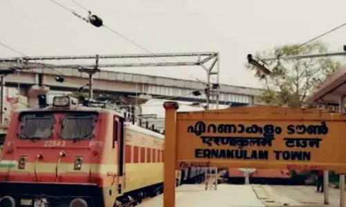 സിഗ്നൽ തകരാർ പരിഹരിച്ചില്ല; എറണാകുളം വഴിയുള്ള ട്രെയിനുകൾ വൈകിയോടുന്നു