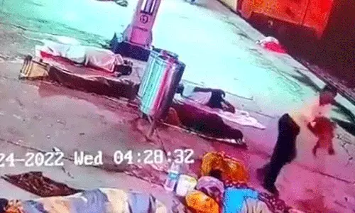 റെയിൽവെ സ്‌റ്റേഷനിൽ നിന്നും മോഷ്ടിച്ച കുഞ്ഞിനെ വാങ്ങിയ സംഭവം; ബി.ജെ.പി വനിതാ നേതാവിനെ പാർട്ടിയിൽ നിന്ന് പുറത്താക്കി