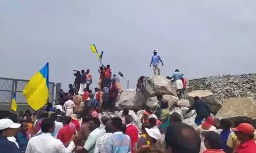 മത്സ്യത്തൊഴിലാളികൾക്ക് അഞ്ച് സെന്റും വീടും; സമരം കടുപ്പിക്കാൻ  ലത്തീൻ അതിരൂപത