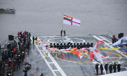 കൊളോണിയല്‍ ഭൂതകാലത്തിന്‍റെ അവശേഷിപ്പുകള്‍ ഇനിയില്ല; ഇന്ത്യന്‍ നാവിക സേനക്ക് പുതിയ പതാക