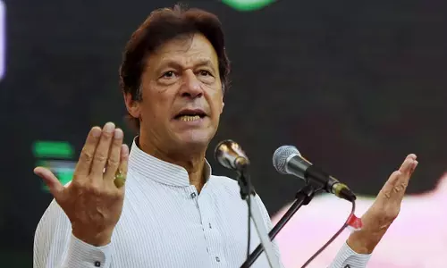 വനിതാ ജഡ്ജിക്കെതിരായ വിവാദ പരാമര്‍ശം പിൻവലിക്കാൻ തയാറെന്ന് ഇമ്രാൻ ഖാൻ; അയഞ്ഞത് കോടതിയലക്ഷ്യ നടപടിയോടെ