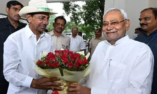 വേണം ബി.ജെ.പി മുക്ത ഭാരതം: വേദി പങ്കിട്ട് നിതീഷ് കുമാറും കെ.സി.ആറും