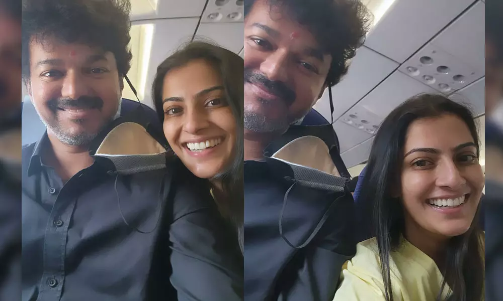 ഇഷ്ടനടന്‍ ദളപതി തൊട്ടടുത്ത്; സന്തോഷം പങ്കുവെച്ച് വരലക്ഷ്മി ശരത്കുമാര്‍