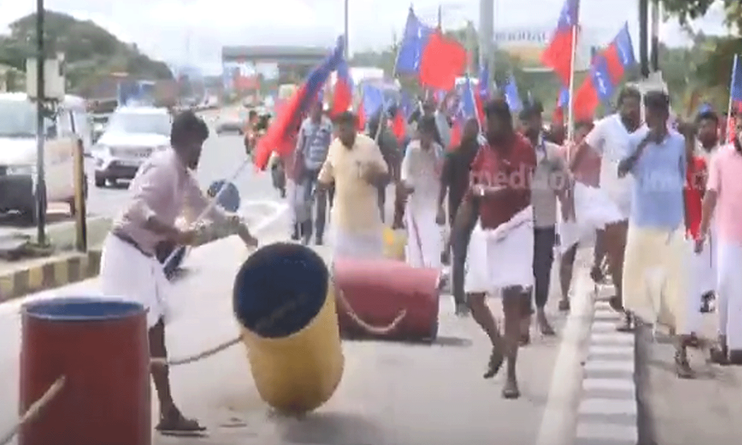 തൃശൂർ പാലിയേക്കരയിൽ ടോൾ നിരക്ക് വർധിപ്പിച്ചു: വ്യാപക പ്രതിഷേധം