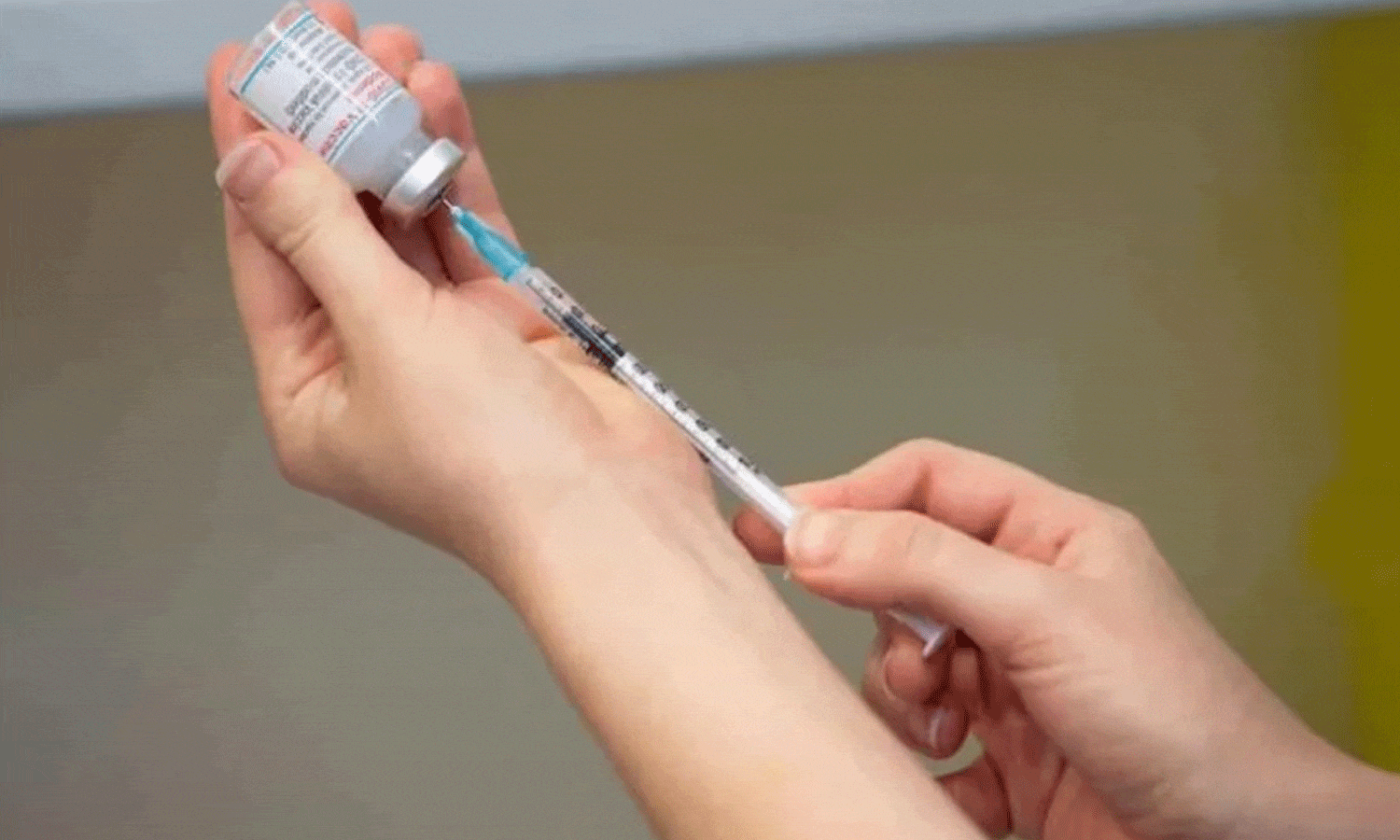 ഒമിക്രോണിനെതിരെ സ്പെഷ്യൽ വാക്സിൻ; ആറ് മാസത്തിനുള്ളിൽ പുറത്തിറക്കും ഒമിക്രോണിനെതിരെ സ്പെഷ്യൽ വാക്സിൻ; ആറ് മാസത്തിനുള്ളിൽ പുറത്തിറക്കും